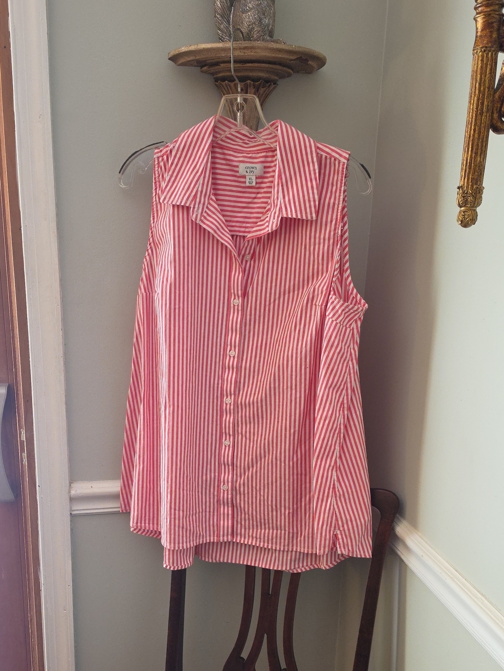 crown & ivy Pink and White Striped Sleeveless Button-Down Top EXCELLENT COND